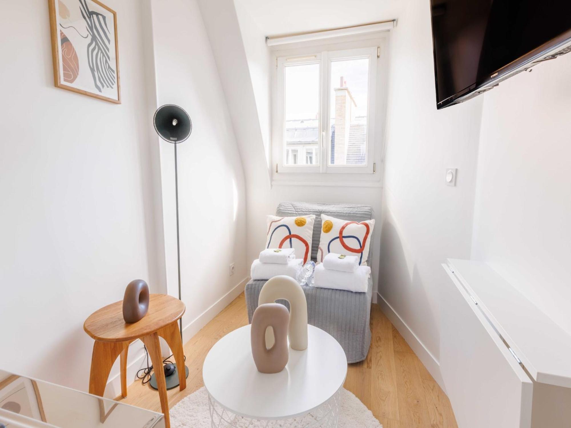 Cosy - 17th Arrd - Mobility Lease